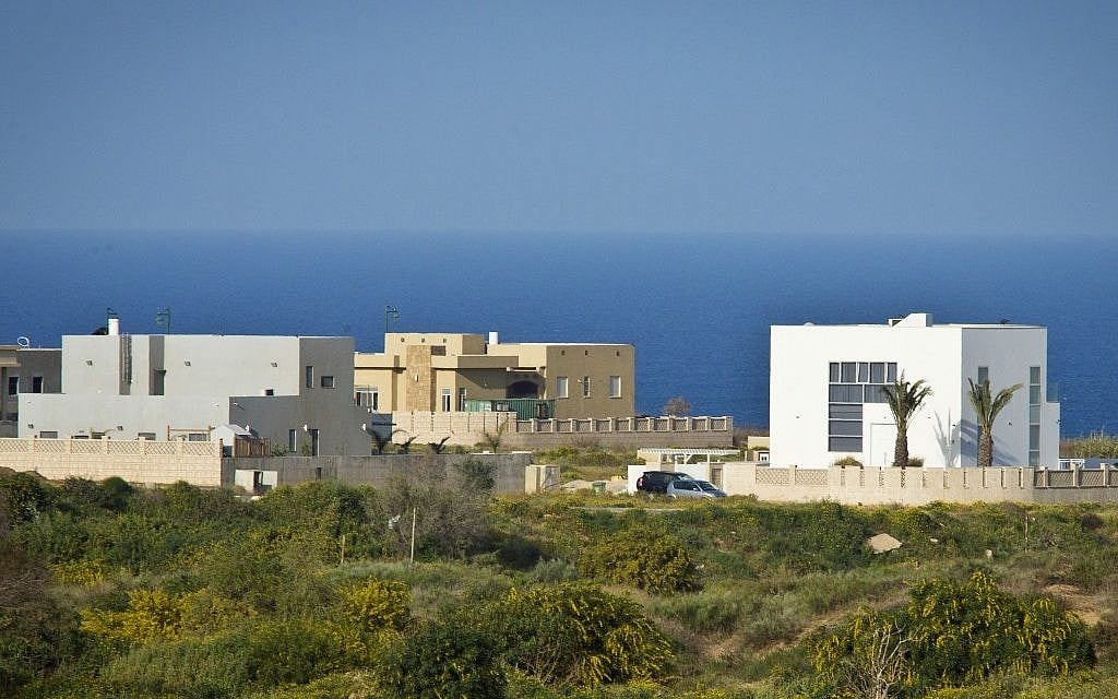 Villas being built along the shoreline in Ashkelon/ (photo credit: Moshe Shai/Flash 90) Villas being built along the shoreline in Ashkelon/ (photo credit: Moshe Shai/Flash 90)