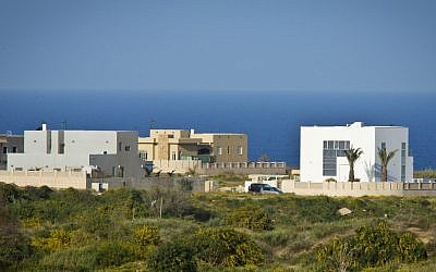 Villas being built along the shoreline in Ashkelon/ (photo credit: Moshe Shai/Flash 90)
