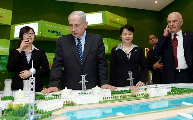 Prime Minister Benjamin Netanyahu visits a technology exhibition in Shanghai at the start of an official state visit. May 06, 2013. (photo credit: Avi Ohayon/GPO/FLASH90) Prime Minister Benjamin Netanyahu visits a technology exhibition in Shanghai at the start of an official state visit. May 06, 2013. (photo credit: Avi Ohayon/GPO/FLASH90)