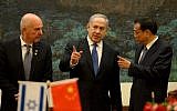 Benjamin Netanyahu (center) talks to China's Premier Li Keqiang (right) at the Great Hall of the People in Beijing, May 8, 2013 (photo credit: Avi Ohayon/GPO/Flash90)