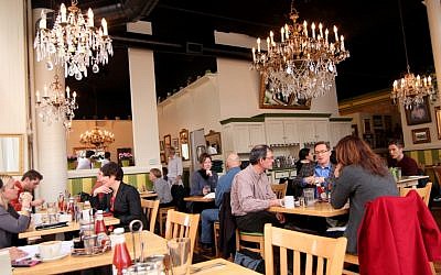 Patrons dining at Mother's Bistro & Bar in Portland, Oregon. (photo credit: Alicia J. Rose Photography/JTA) Patrons dining at Mother's Bistro & Bar in Portland, Oregon. (photo credit: Alicia J. Rose Photography/JTA)