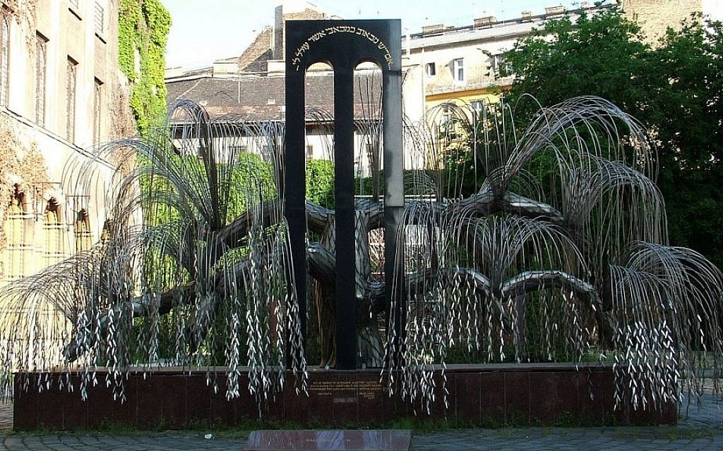Memorial of the Hungarian Jewish Martyrs, Dohány Street Synagogue, Budapest (photo credit: CC-BY-SA Ian Pitchford/Wikimedia Commons) Memorial of the Hungarian Jewish Martyrs, Dohány Street Synagogue, Budapest (photo credit: CC-BY-SA Ian Pitchford/Wikimedia Commons)