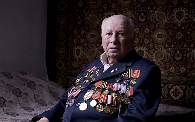 Soviet Jewish World War II veteran Matvey Gershman, 90, poses for a portrait at his house in the southern Israeli city of Ashkelon. Friday, April 12, 2013, (photo credit: AP/Oded Balilty) Soviet Jewish World War II veteran Matvey Gershman, 90, poses for a portrait at his house in the southern Israeli city of Ashkelon. Friday, April 12, 2013, (photo credit: AP/Oded Balilty)