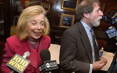 Dr. Joyce Brothers, left, and Bruce Spizer, author of "The Beatles are Coming," being interviewed at a news conference in New York in 2004. (photo credit: AP/Richard Drew, File)