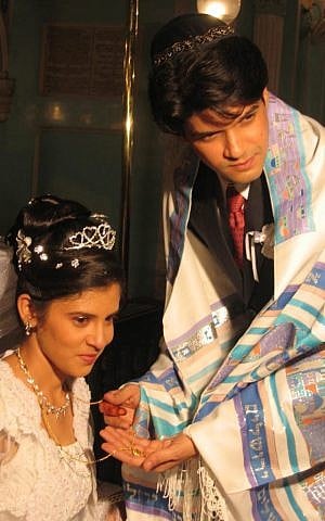 David Mapgaonkar puts a mangalsutra on Aviva during their wedding ceremony in 2004. (photo credit: Paul Dharamraj and Ofira Reuben/Times of Israel)