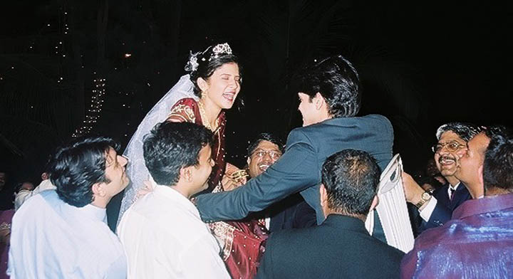 Aviva and David Mapgaonkar’s first kiss after the wedding, as their friends and family hold them up on chairs. (photo credit: Paul Dharamraj and Ofira Reuben/Times of Israel) 
