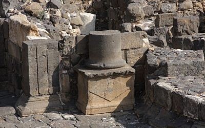 Roman pillar  (photo credit: Shmuel Bar-Am)