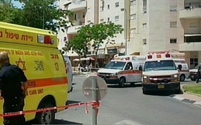 MDA ambulances at the scene of a Beersheba bank robbery, Monday (photo credit: Channel 2 screen capture)