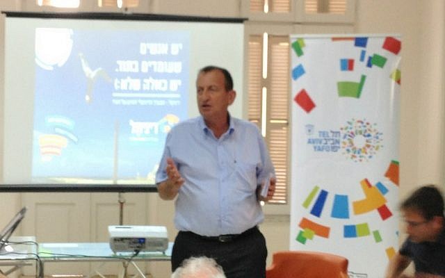 Tel Aviv Mayor Ron Huldai speaks at a press conference announcing Digi-Tel (Photo credit: Courtesy)