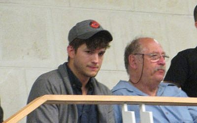Yossi Vardi (right) pictured with actor Ashton Kutcher last week (Photo credit: Courtesy)