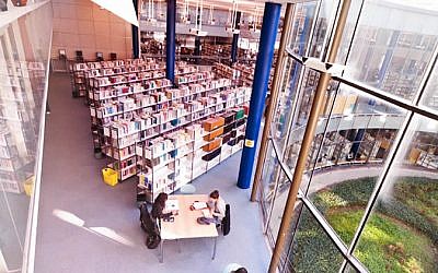 The library at the University of La Rochelle (photo credit: Université de La Rochelle)