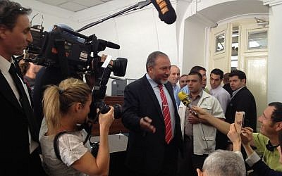 Former foreign minister Avigdor Liberman enters the Jerusalem Magistrate's Court ahead of giving testimony in his corruption trial on Wednesday, May 29 (photo credit: Matti Friedman/Times of Israel)