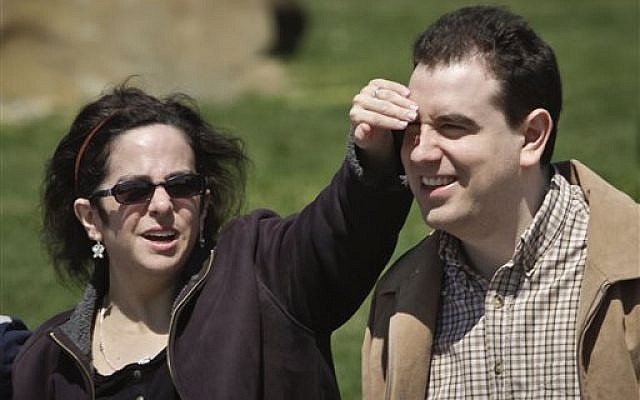 Hava Samuels, left, reacts playfully with her husband Paul Farziano. (Photo credit: AP Photo/Bebeto Matthews) Hava Samuels, left, reacts playfully with her husband Paul Farziano. (Photo credit: AP Photo/Bebeto Matthews)