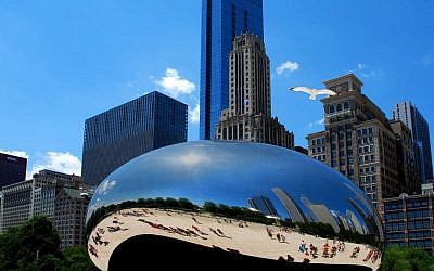 Anish Kapoor's Cloud Gate Sculpture located in Chicago's Millennium Park (photo credit: MikeH5255/Wikimedia Commons)