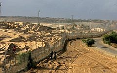 The Israel-Gaza border in 2007 (Photo credit: Edi Israel/ Flash 90)