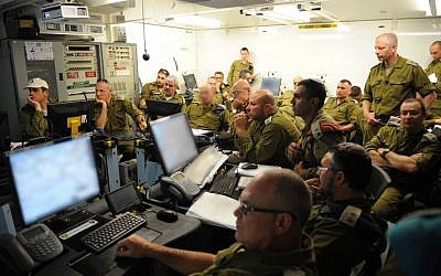 Reserve soldiers take part in a surprise drill on an IDF base in northern Israel on April 29, 2013. (photo credit: Shay Wagner/Israel Army Spokesman/Flash 90)