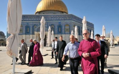 The Archbishop of Canterbury and the head of the Church of England, Justin Welby, center, visits the Dome of the Rock in Jerusalem's Old City, Thursday, June 27, 2013. (photo credit: Sliman Khader/Flash90)