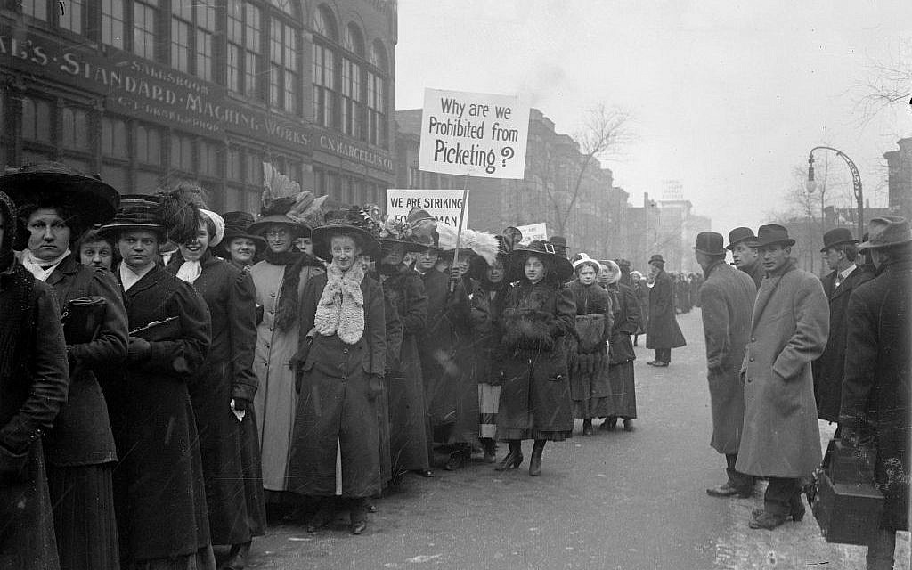 Garment workers strike, Chicago Daily News, Dec. 12, 1910 (photo credit: Courtesy Chicago History Museum) Garment workers strike, Chicago Daily News, Dec. 12, 1910 (photo credit: Courtesy Chicago History Museum)