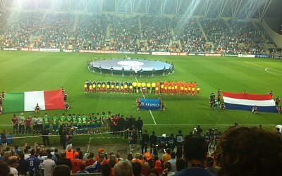 The start of the match between Holland and Italy. (photo credit: Raphael Geller/Times of Israel)