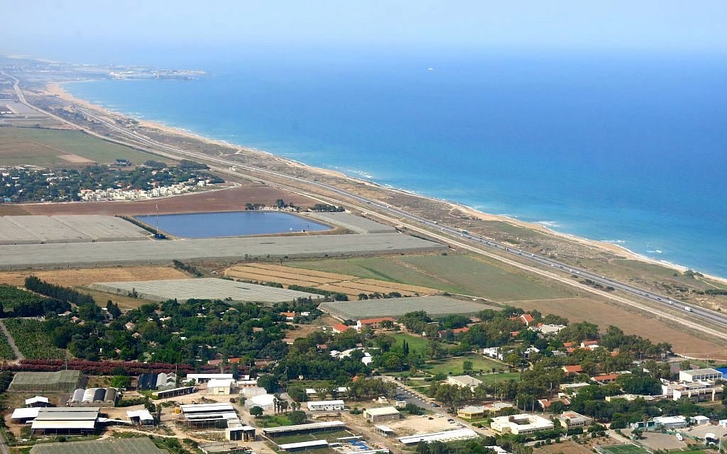 The blue Mediterranean surrounding Haifa. (photo: Qanta Ahmed)