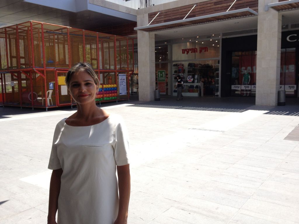 Avital Binyamin outside her Ramot Mall store, which has been experiencing a severe downturn in sales (photo credit: Jessica Steinberg/Times of Israel)