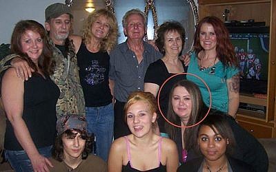 Nicole Lynn Mansfield (circled) in a picture with family members (photo credit: Facebook)