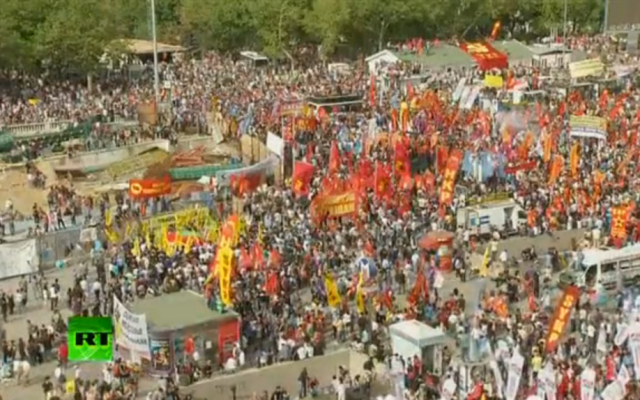 Protesters mass near Istanbul's Taksim Square on Sunday (image capture from Russia Today live feed) Protesters mass near Istanbul's Taksim Square on Sunday (image capture from Russia Today live feed)