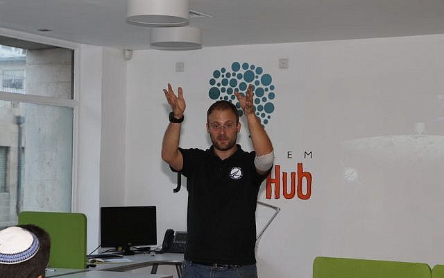 Kfir Damari of SpaceIL makes a point during his talk at the Jerusalem Startup Hub (Photo credit: Courtesy) Kfir Damari of SpaceIL makes a point during his talk at the Jerusalem Startup Hub (Photo credit: Courtesy)