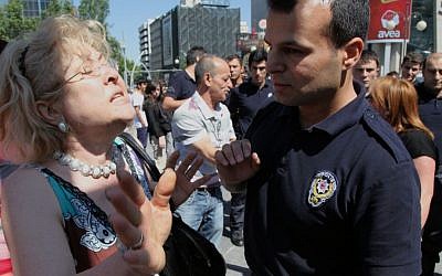 A Turkish woman argues with riot police officers and ask them to not use tear gas against protesters, saying " no more gas, please " at the main Kizilay Square near the office of Turkish Prime Minister, Recep Tayyip Erdogan, in Ankara, Tuesday (AP Photo/Burhan Ozbilici)