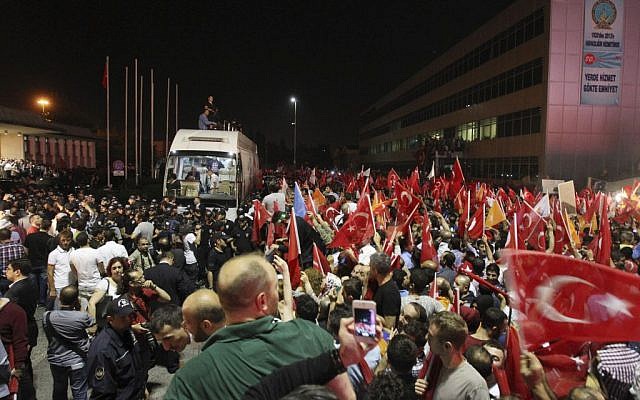 The crowd cheers for Turkish Prime Minister Recep Tayyip Erdogan's arrival at the Ataturk Airport of Istanbul early Friday, June 7, 2013. (Photo credit: AP/Thanassis Stavrakis) The crowd cheers for Turkish Prime Minister Recep Tayyip Erdogan's arrival at the Ataturk Airport of Istanbul early Friday, June 7, 2013. (Photo credit: AP/Thanassis Stavrakis)