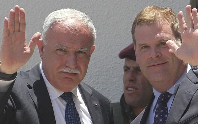 Canada's Foreign Minister John Baird, right, with his Palestinian counterpart Riad al-Malki, in Ramallah, June 17, 2013. (Photo credit: Issam Rimawi/FLASH90) Canada's Foreign Minister John Baird, right, with his Palestinian counterpart Riad al-Malki, in Ramallah, June 17, 2013. (Photo credit: Issam Rimawi/FLASH90)
