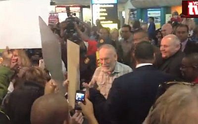 Cyril Karabus, center, being welcomed in Cape Town. (screenshot: YouTV via YouTube)