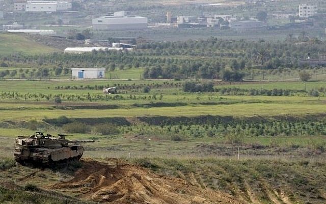 Illustrative. An Israeli tank overlooks the Gaza Strip. (Courtesy: Yad L'shiryon)