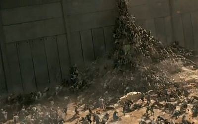 'World War Z's zombies trying to mount a wall in Israel (photo credit: Paramount Pictures)