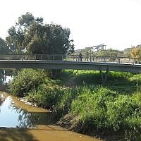 The rebuilt Maccabiah Bridge, Ramat Gan (photo credit: ~Ori/Wikimedia Commons) The rebuilt Maccabiah Bridge, Ramat Gan (photo credit: ~Ori/Wikimedia Commons)