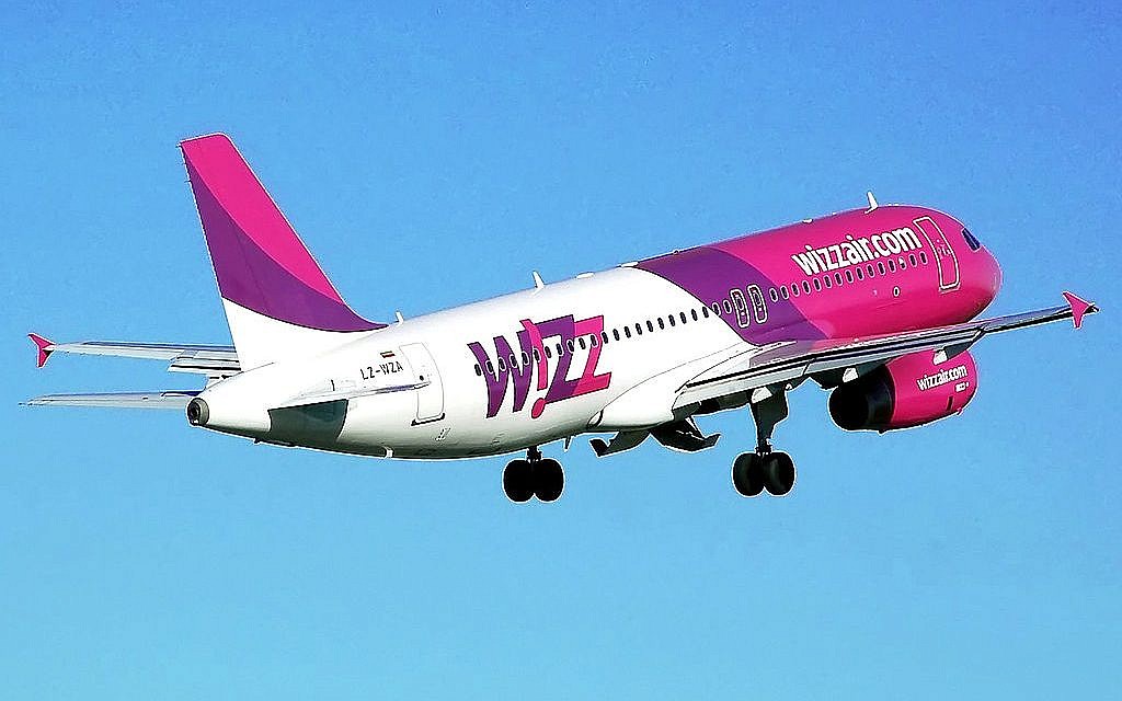 Illustrative image of the pink and purple stripes of a Wizz Air plane. (Wizz Air)