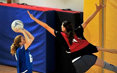 Lauren Isaacs (left) during Israel's netball semifinals, June (photo credit: courtesy)