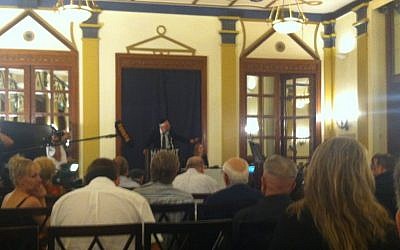 Bidding at the Matsart art auction in Jerusalem, July 2 (photo credit: Sarah Brodsky)