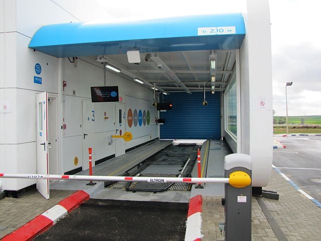 A Better Place charging station, one of 38 throughout the country (Courtesy Wiki Commons) A Better Place charging station, one of 38 throughout the country (Courtesy Wiki Commons)