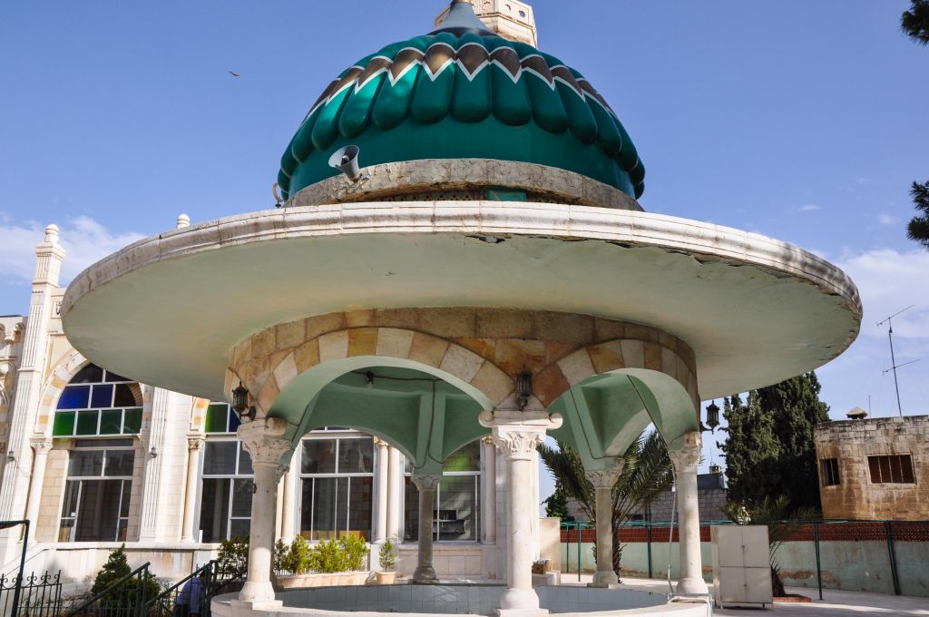 A view of the Kuliyat al-Shariah Mosque in Jebel al-Weibdeh, Amman (photo credit: Michal Shmulovich/Times of Israel)