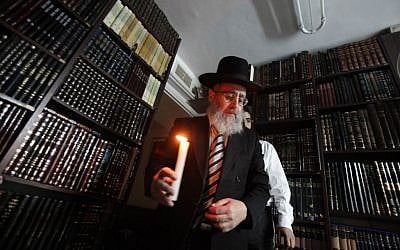 Rabbi Yitzhak Yosef, performing the ritual 'search for leavened bread' before the Passover holiday in 2009. (photo credit: Yossi Zamir/Flash 90). 