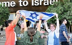 Illustrative photo of immigrants from USA and Canada arriving at Ben Gurion Airport on August 14, 2012. (photo credit: Yossi Zeliger/Flash90)