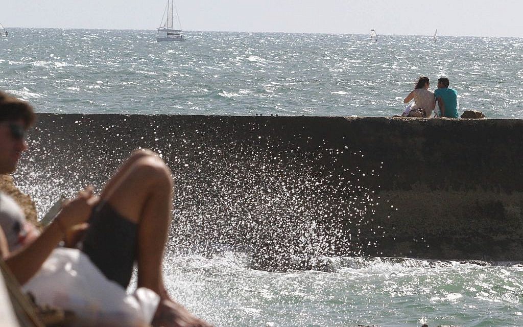 Hanging out by the spray of beach water in Tel Aviv (photo credit: Chen Leopold/Times of Israel) Hanging out by the spray of beach water in Tel Aviv (photo credit: Chen Leopold/Times of Israel)