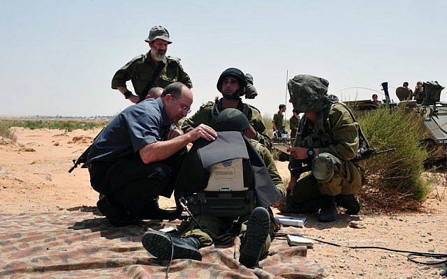 Defense Minister Moshe Ya'alon meeting with soldiers during a visit to the Tze'elim military base on July 9, 2013. (photo credit: Ariel Hermoni/Ministry of Defense/Flash90) Defense Minister Moshe Ya'alon meeting with soldiers during a visit to the Tze'elim military base on July 9, 2013. (photo credit: Ariel Hermoni/Ministry of Defense/Flash90)