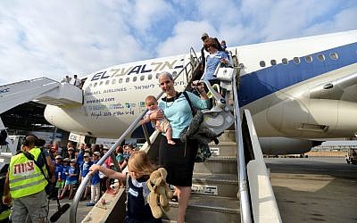 New immigrnats arriving in Israel on Tuesday. (photo credit: Yossi Zeliger/ Flash90)