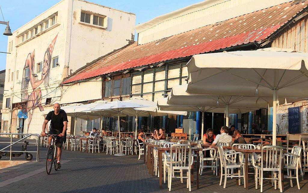 A look at seaside dining in the renovated Jaffa port (photo credit: Liron Almog/Flash 90)