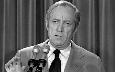 Leonard Garment, in 1973, representing President Richard Nixon in the Watergate Affair (Photo credit: wiki public)