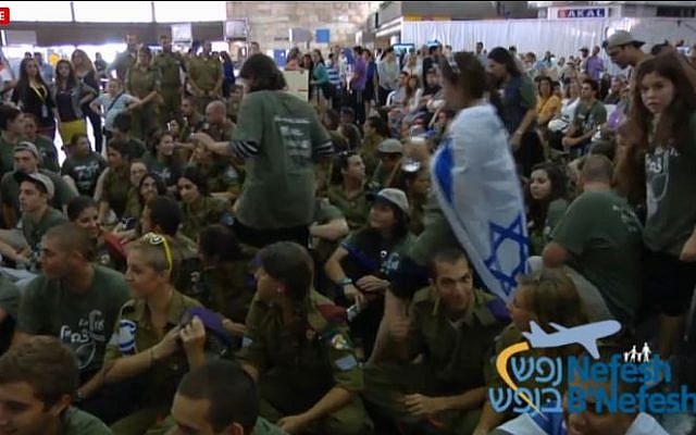 A Nefesh B'Nefesh flight welcome ceremony in Ben Gurion airport, August 13, 2013. (screen capture: Nefesh B'Nefesh) A Nefesh B'Nefesh flight welcome ceremony in Ben Gurion airport, August 13, 2013. (screen capture: Nefesh B'Nefesh)