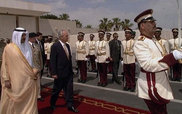 Shimon Peres and a Qatari official review an honor guard during a reception ceremony at the Doha airport, April 2, 1996 (photo credit: Avi Ohayon/GPO) Shimon Peres and a Qatari official review an honor guard during a reception ceremony at the Doha airport, April 2, 1996 (photo credit: Avi Ohayon/GPO)
