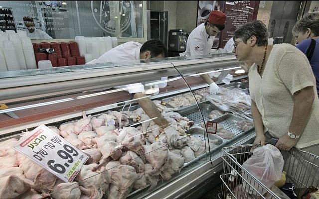 Illustrative. Chickens for sale. (Abir Sultan/Flash90)